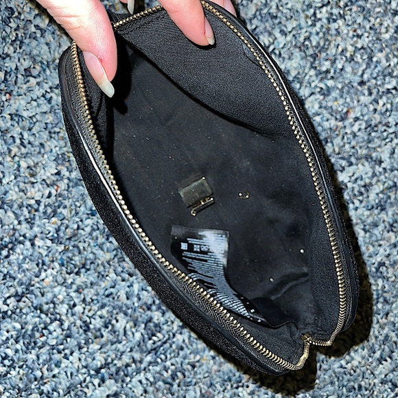 Dolce & Gabbana Beauty Black Velvet Makeup Bag - Picture 6 of 6